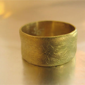 Wedding ring for women/men.